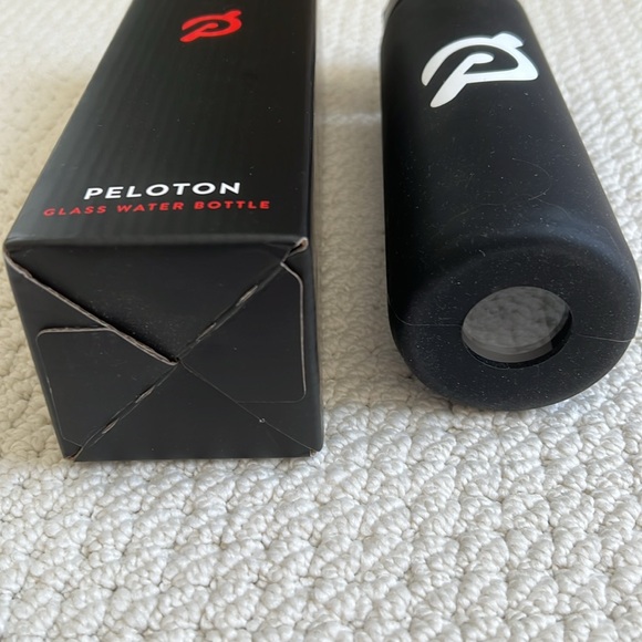 NIB Peloton glass water bottle - Picture 4 of 4